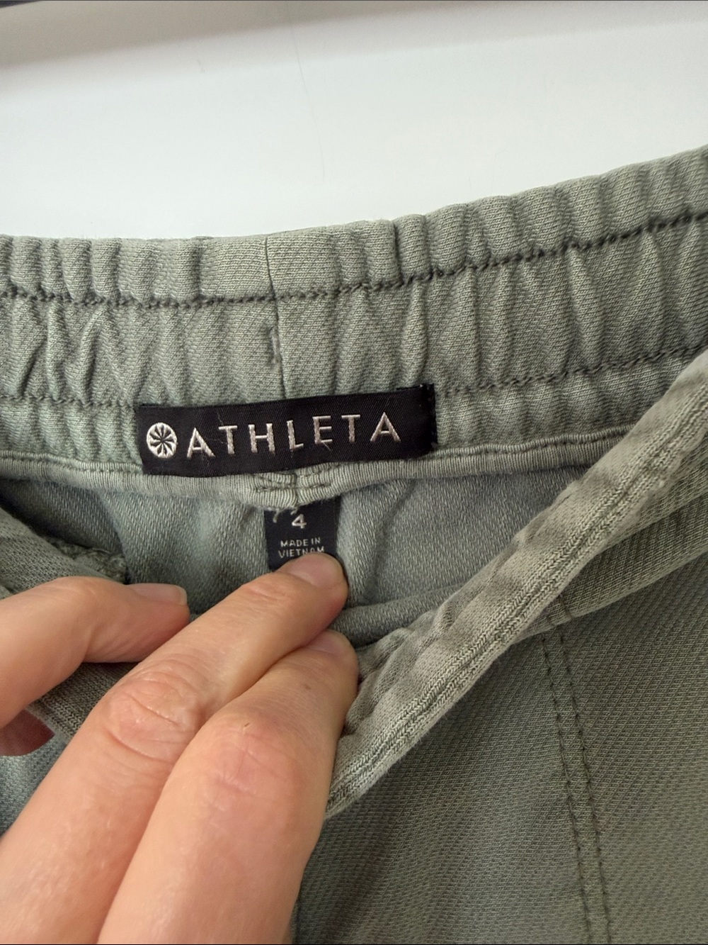 Athleta Farallon olive green Shorts, 4 - Picture 2 of 5